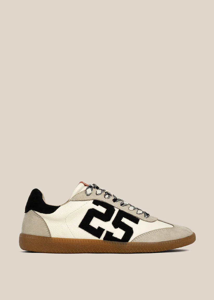 Shu Black and White 25 Sneakers